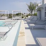 Indipendente Con Piscina 우겐토