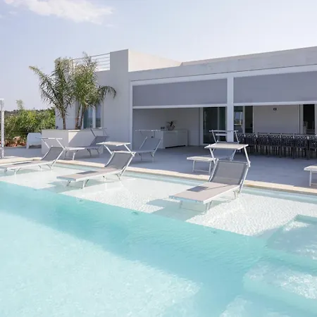 Villa Indipendente Con Piscina Ugento