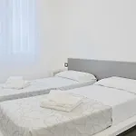 Indipendente Con Piscina Villa